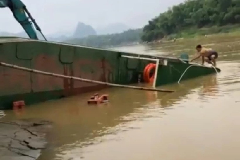 Hiện trường vụ lật đò. (Ảnh: Dân trí)