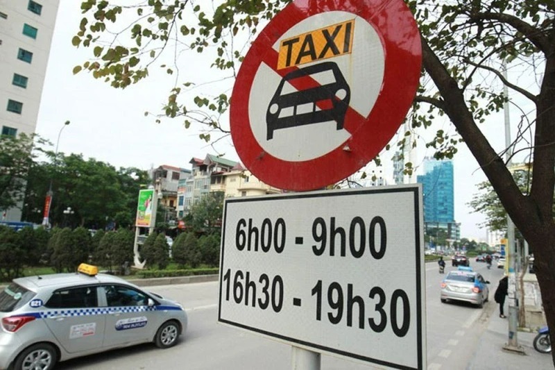 Biển cấm xe taxi. (Ảnh: Báo Nhân dân)