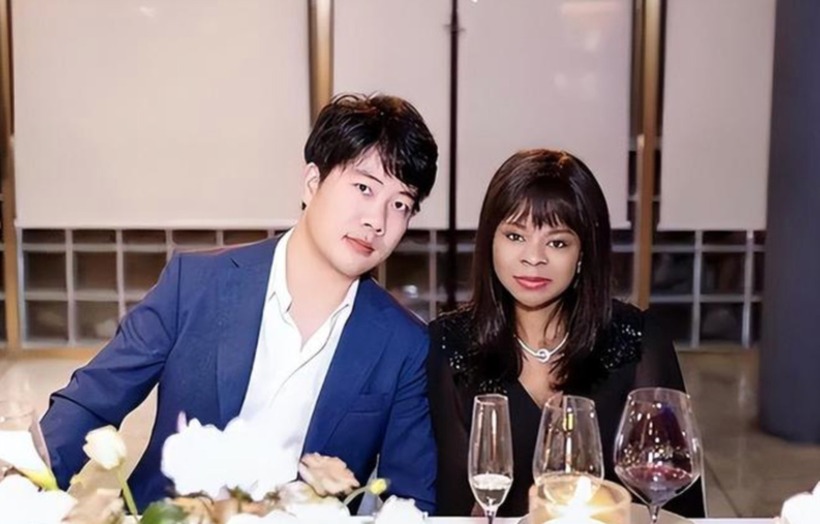 Sau hơn một năm tìm hiểu, mùa hè năm 2016, Tiểu Trần quyết định ngỏ lời với người con gái mình yêu. Ảnh: Sohu.