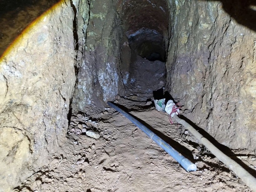 Những căn hầm hun hút trong lòng đất sâu hàng chục mét. Ảnh: Báo Gia Lai