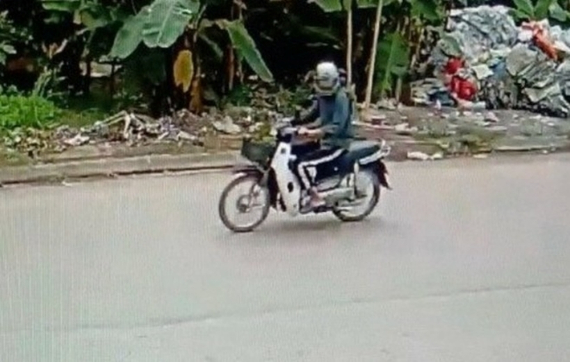 Hình ảnh đối tượng Hiếu trên đường bỏ trốn bị camera ghi lại. Ảnh: An Ninh Thủ Đô