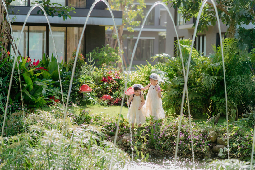 Trẻ học hỏi nhiều điều từ khám phá thiên nhiên