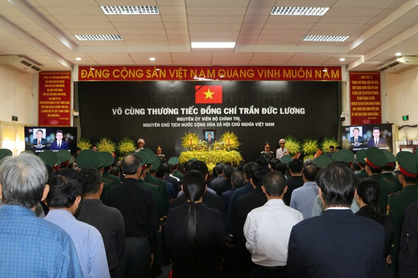 7h ngày 25/5, tại Hội trường T50 (Bộ Chỉ huy quân sự tỉnh Quảng Ngãi) trang trọng cử hành Lễ truy điệu nguyên Chủ tịch nước Trần Đức Lương.