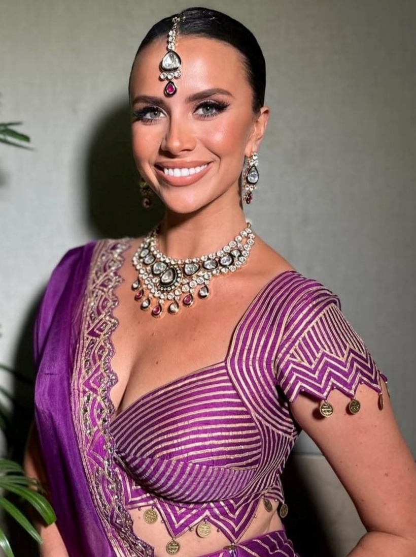 Jasmine Gerhardt – đại diện Ireland, giành chiến thắng phần thi Top Model ở khu vực châu Âu. Cô là thí sinh tiềm năng được khán giả và chuyên trang sắc đẹp đánh giá cao ngay từ khi bắt đầu cuộc thi. Người đpẹ này sở hữu profile ấn tượng, đã tốt nghiệp ngành luật, có bằng thạc sĩ về nhân quyền và luật Liên minh châu Âu.