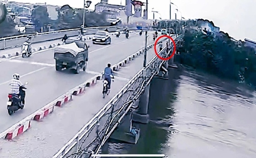 Em T.M.A. thời điểm nhảy cầu Đò Quan. (Ảnh: Tuổi trẻ)