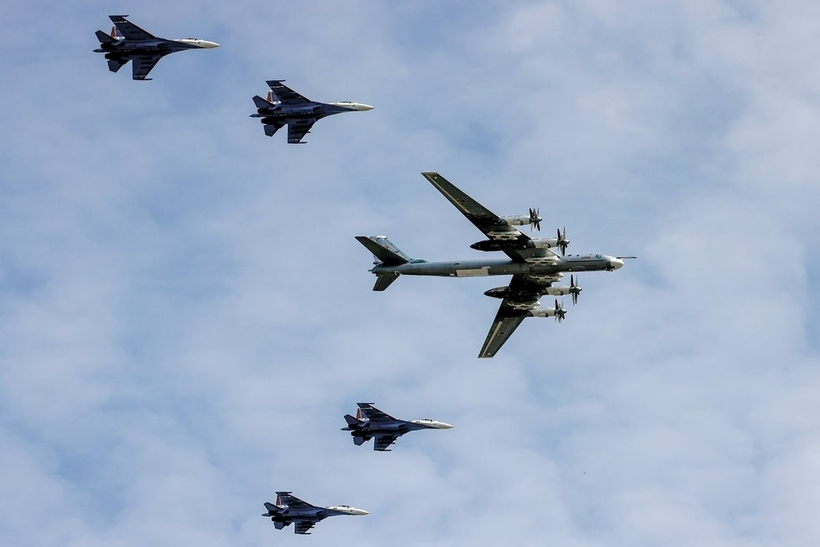 Nga xuất kích đồng loạt 10 "oanh tạc cơ" Tu-95MSM dội tên lửa vào Ukraine. Ảnh: Getty Images