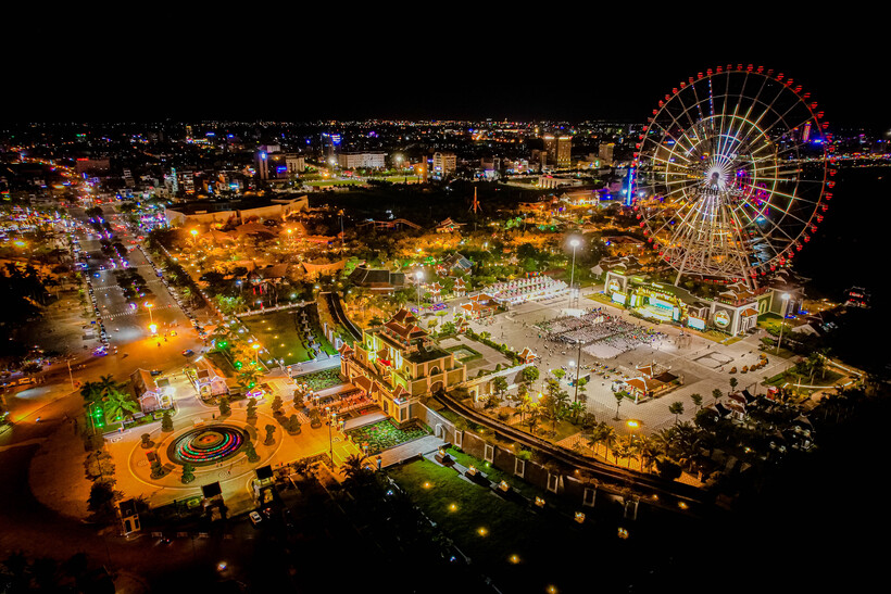 Quảng trường Sun Wheel với rạp chiếu phim ngoài trời hứa hẹn sẽ là điểm check-in hot nhất “Tuần lễ vàng” sinh nhật