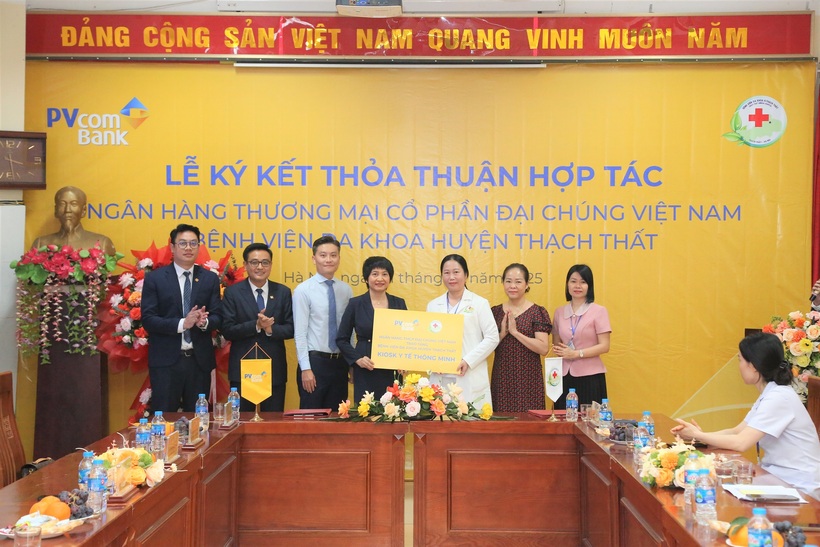 PVcomBank tài trợ hệ thống Kiosk y tế thông minh và phần mềm tiếp đón bệnh nhân tự động cho Bệnh viện