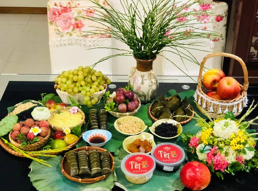 Các gia đình thực hiện các nghi thức cúng bái tổ tiên, cầu mong sức khỏe, bình an, thuận lợi, mùa màng bội thu. Ảnh minh họa.