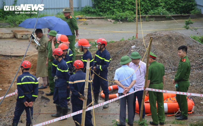 Theo VTC News, ông Nguyễn Đăng Bình, Chủ tịch UBND tỉnh Bắc Kạn cho biết: "Hiện chúng tôi đang chỉ đạo các lực lượng tính toán phương án phù hợp để tiếp tục công tác tìm kiếm cũng như yêu cầu các cơ quan chuyên môn nghiên cứu và tham mưu phương án xử lý hố sụt để đảm bảo an toàn cho người dân trong thời gian tới".