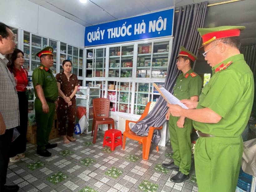 Phát hiện hơn 5.000 sản phẩm không rõ nguồn gốc tại cơ sở kinh doanh thuốc tây không phép - 1