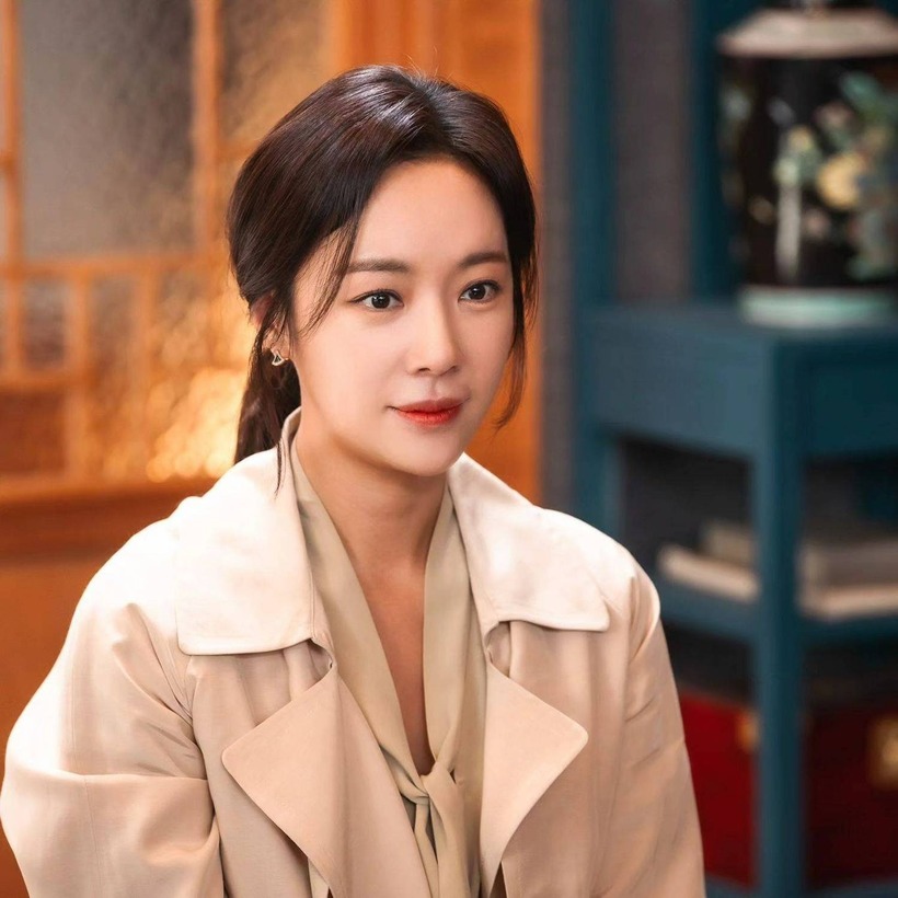 Nữ diễn viên Hwang Jung Eum đã chính thức hoàn tất thủ tục ly hôn với chồng doanh nhân.