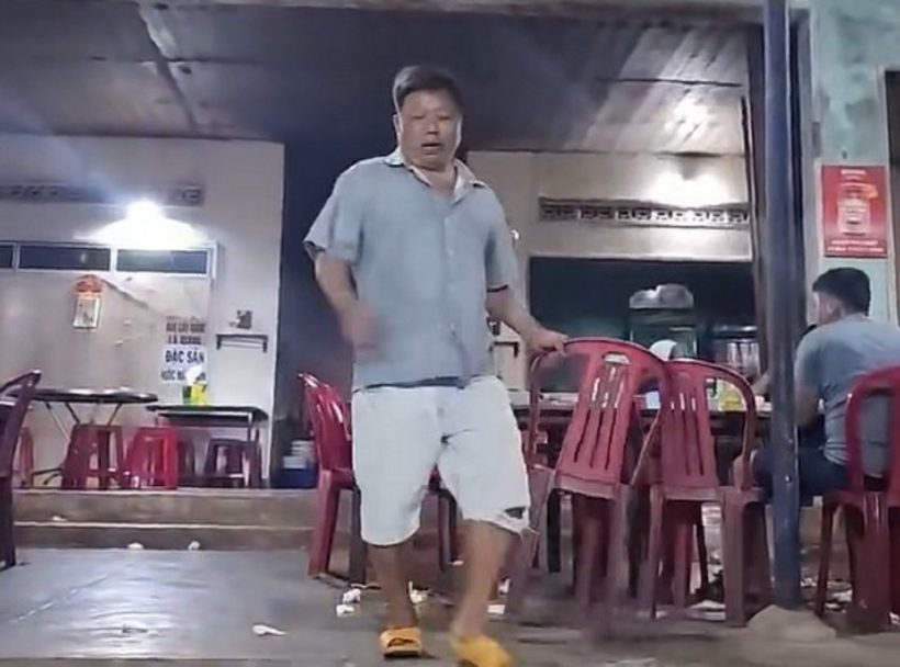 Ông Châu Đình Tấn (47 tuổi) trú tại thị trấn Phù Mỹ - chủ quán cơm gà 5 tấn. Ảnh: VOV