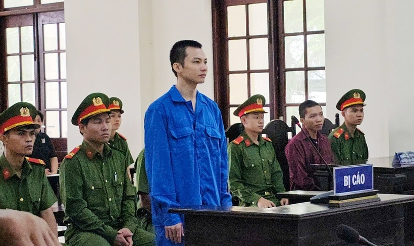 Bị cáo Lê Thanh Nhất Nguyên tại phòng xử án. (Ảnh: Dân trí)