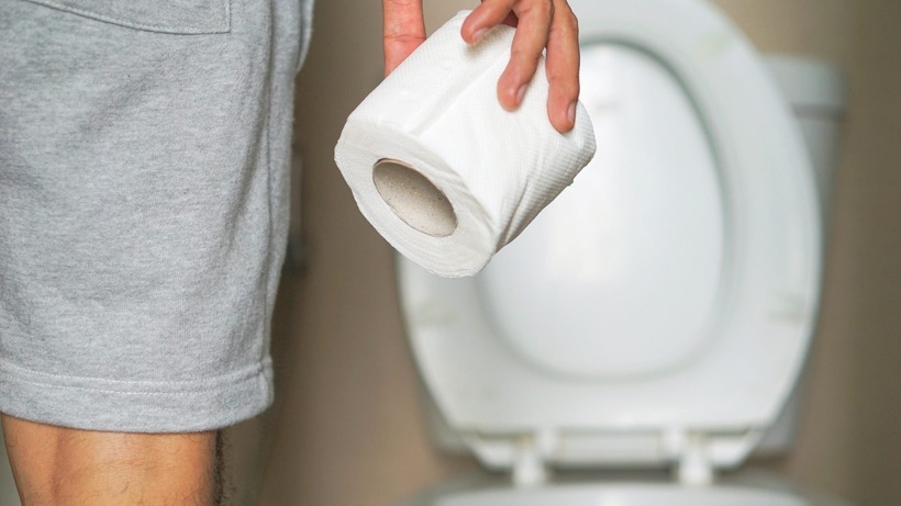Nước tiểu vào buổi sáng phải có màu vàng nhạt hoặc không màu, trong suốt, đi tiểu nhẹ nhàng, không có cảm giác đau hoặc bất thường.