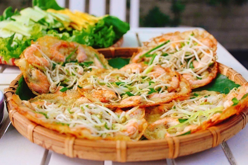 Bánh xèo tôm nhảy bán nhiều ở Quy Nhơn