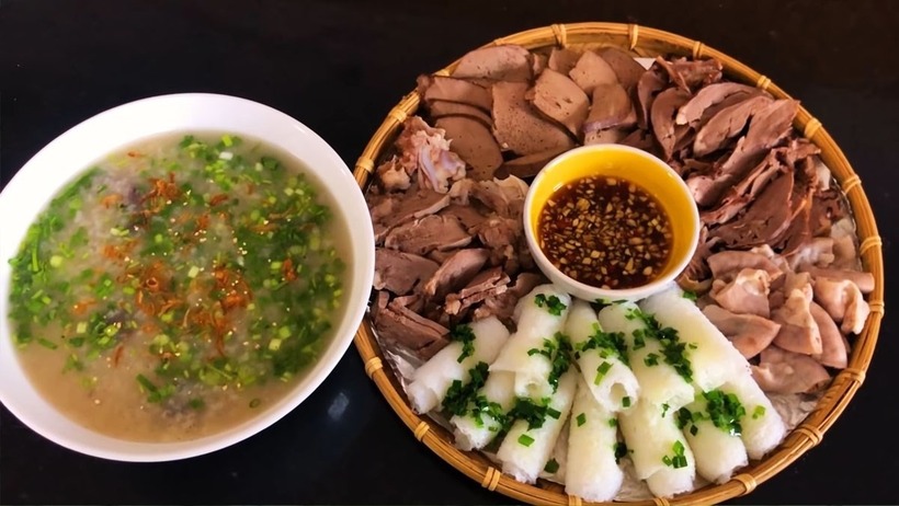 Cháo lòng bánh hỏi.