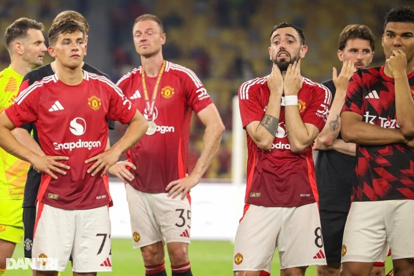 Nỗi buồn thua trận của toàn đội Man Utd. Ảnh: Dân trí