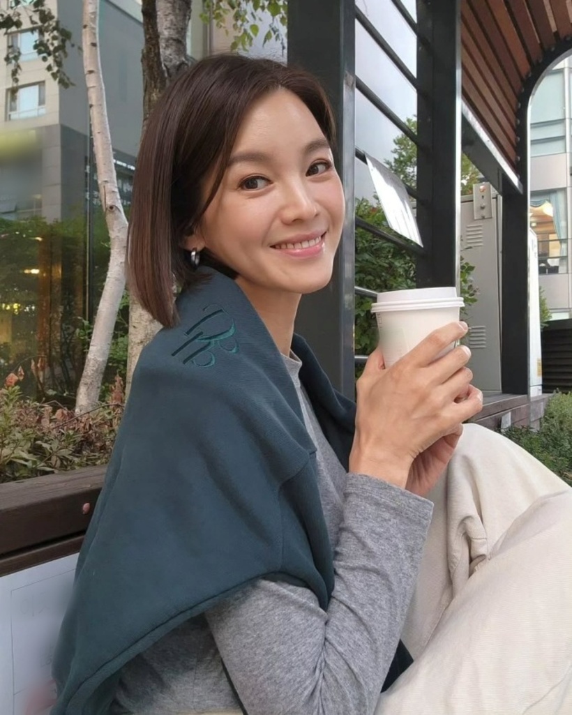 Jung Ga Eun quyết định nối nghiệp cha mình, trở thành tài xế taxi. Ảnh: Instagram NV