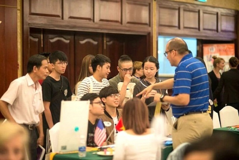 Học sinh, phụ huynh không nên quá lo lắng trước thông tin Mỹ tạm dừng lịch phỏng vấn visa du học. Ảnh minh họa