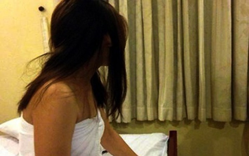 Là sinh viên một trường đại học danh tiếng ở Hà Nội, nhưng L. nhiều lần đi bán dâm để kiếm tiền ăn tiêu. Thậm chí, L. còn môi giới mại dâm để ăn chênh lệch. Ảnh minh họa