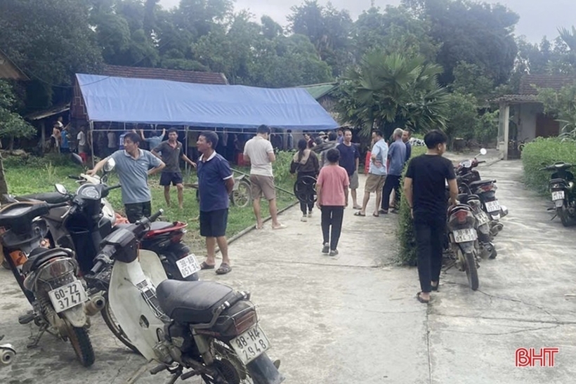 Thi thể nạn nhân đã được bàn giao cho gia đình an táng theo phong tục địa phương. Ảnh: Báo Hà Tĩnh