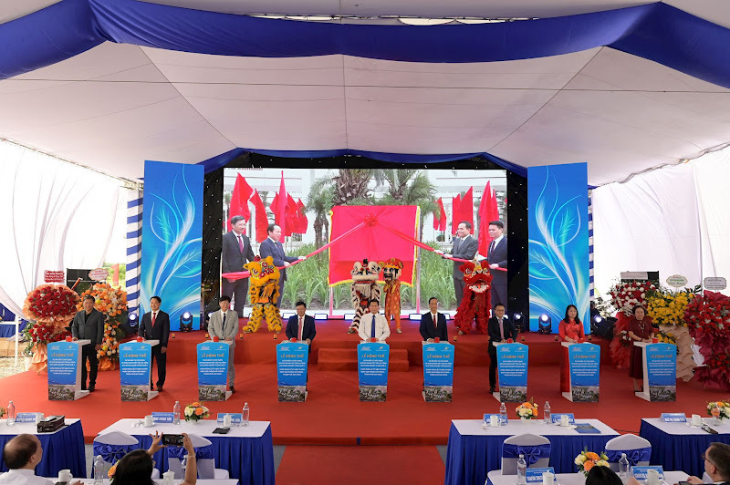 Lãnh đạo Bộ, ngành TW, thành phố Hải Phòng và doanh nghiệp thực hiện nghi thức động thổ dự án KCN Tràng Duệ 3