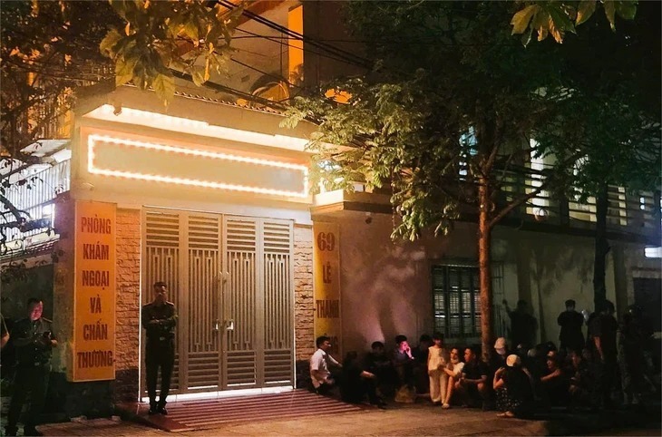 Công an có mặt tại hiện trường vào tối 28/5. (Ảnh: Tuổi trẻ)