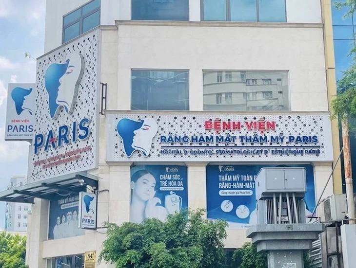 Bệnh viện răng hàm mặt thẩm mỹ Paris (TP.HCM), nơi xảy ra sự cố y khoa khiến người phụ nữ 32 tuổi tử vong sau khi phẫu thuật thẩm Mỹ. Ảnh: Tuổi trẻ