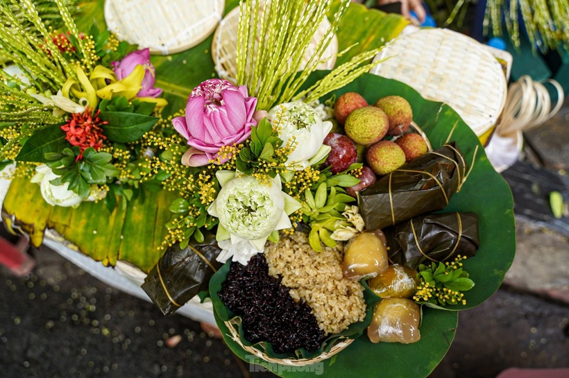 Những mâm cúng truyền thống thu hút nhiều người lựa chọn trong dịp Tết Đoan Ngọ. Ảnh: Tiền phong
