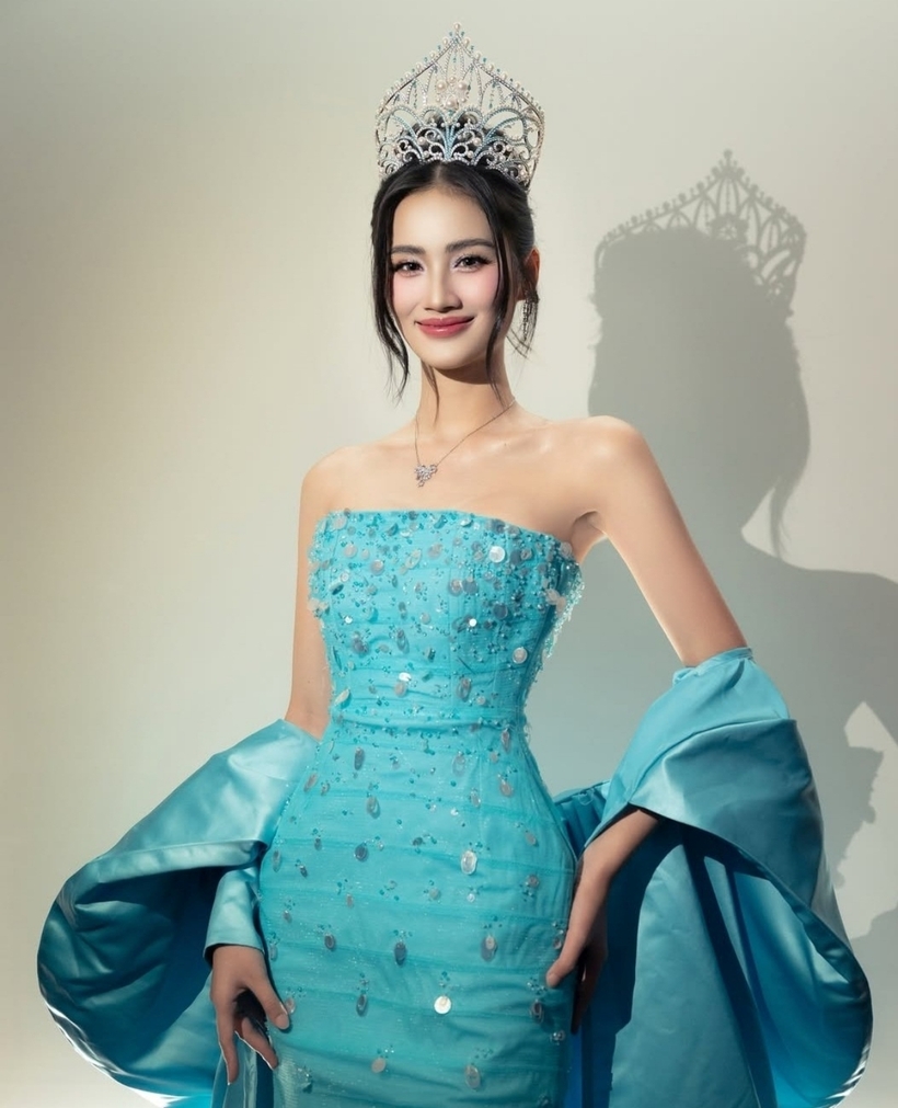 Ý Nhi cùng 107 thí sinh bước vào chung kết Miss World 2025 (Hoa hậu Thế giới). Ảnh: VietNamNet
