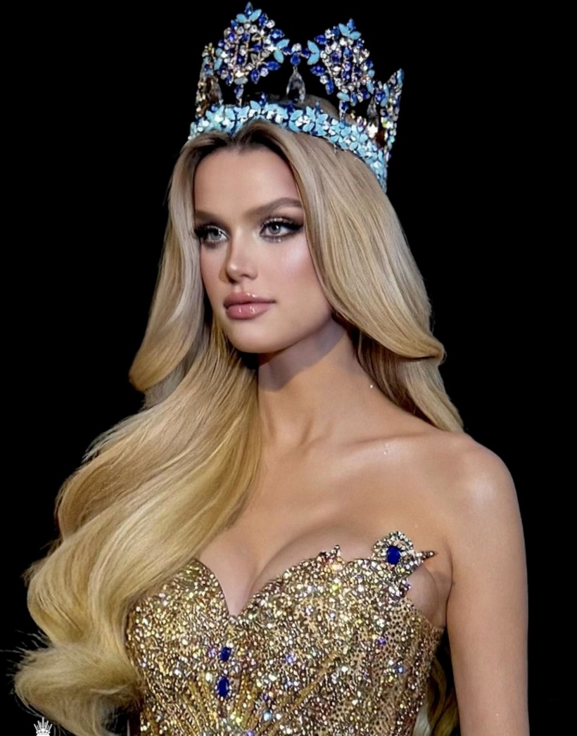 Tối 31/5, Miss World 2024 Krystyna Pyszková gây ấn tượng khi lên sân khấu Miss World 2025, catwalk những bước cuối cùng với tư cách đương kim hoa hậu và trao lại vương miện cho người đẹp Thái Lan Opal Suchata Chuangsri.
