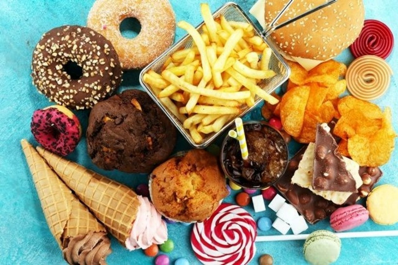 Việc tiêu thụ nhiều đường sẽ kích thích gan tiết ra mật và làm tăng gánh nặng chuyển hóa của gan. Ảnh minh họa.