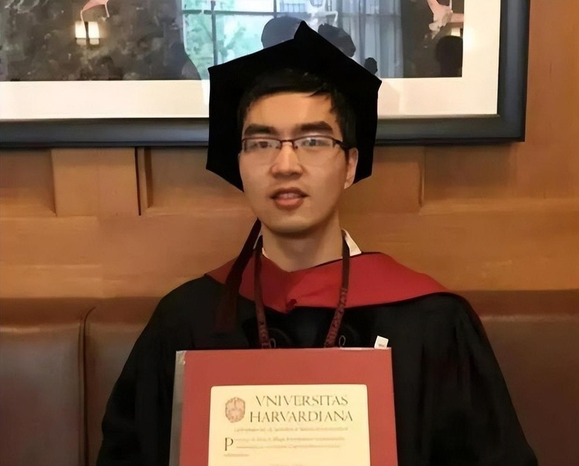 Ding Zheng có bằng thạc sĩ luật của Đại học Harvard. Ảnh: SCMP