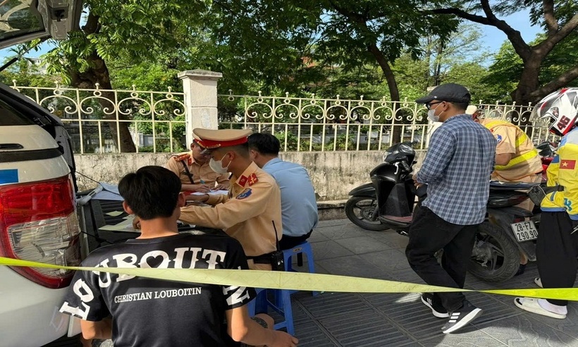 Các trường hợp vi phạm đang được lực lượng CSGT tiến hành xử lý vi phạm.