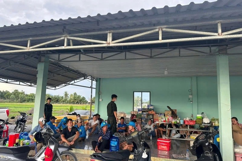 Số cần thủ tập trung về hồ câu là 230 người. (Ảnh: Công an Tây Ninh)
