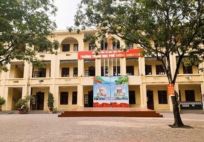 Trường THPT Anhxtanh (Hải Phòng) nơi xảy ra vụ việc. Ảnh: Lao động
