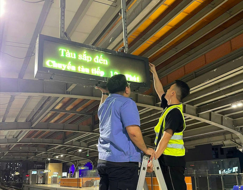 Hanoi Metro tiến hành điều chỉnh, khắc phục tạm thời hệ thống Led PIS (hiển thị giờ chạy tàu)