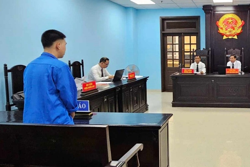 Phiên tòa xét xử bị cáo xâm hại bé gái 12 tuổi. (Ảnh: Dân trí)