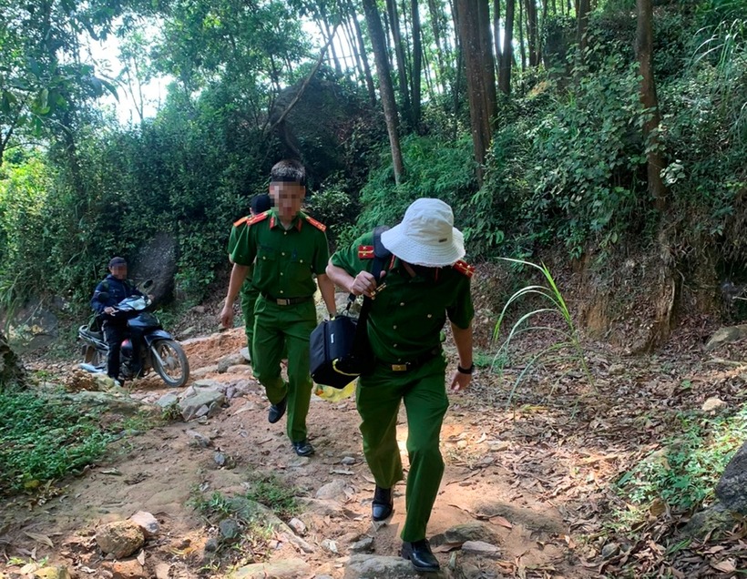 Lực lượng công an tiếp cận hiện trường. Ảnh: Sài Gòn giải phóng.