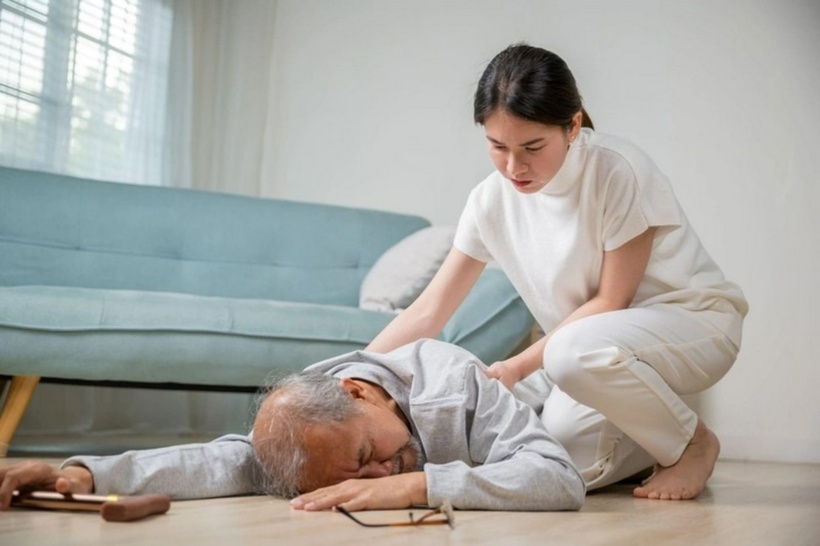 "6 nên 3 tránh" khi xử lý người đột quỵ - 2