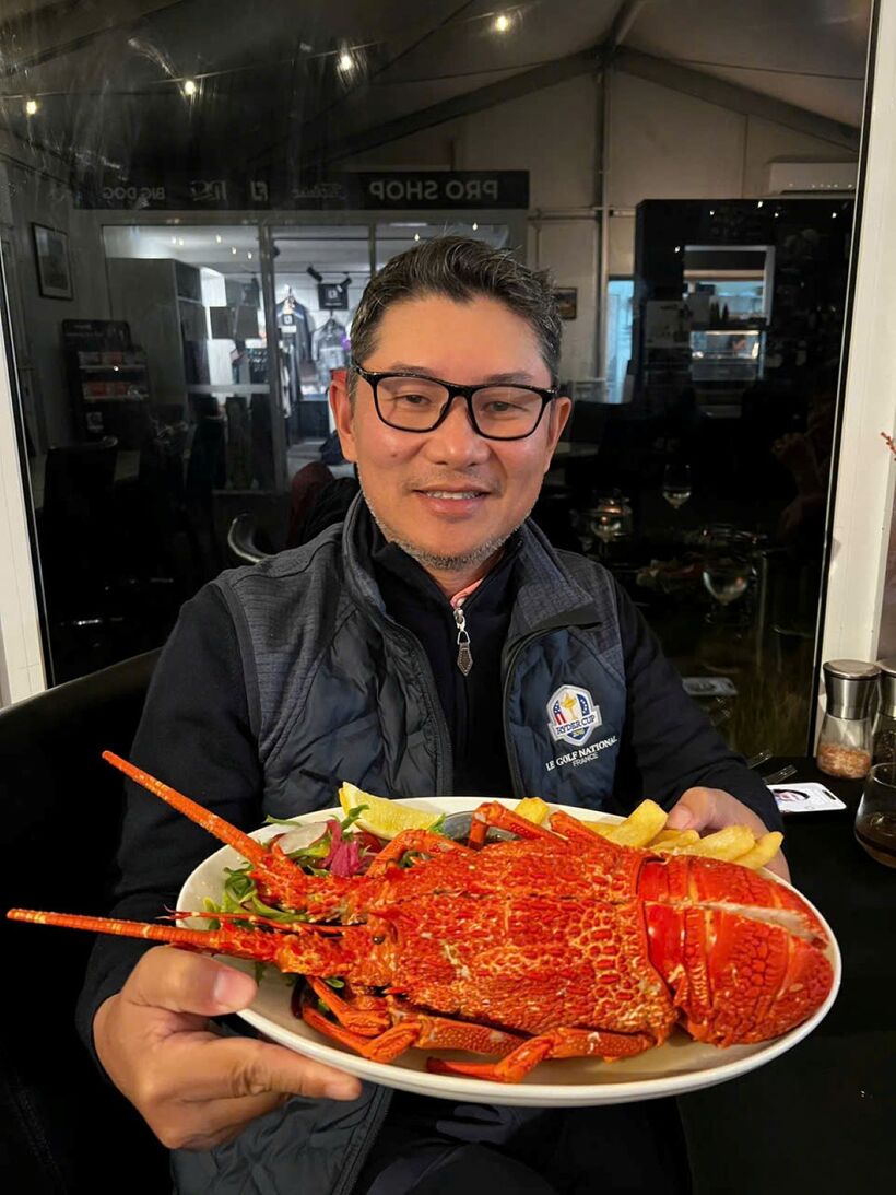 Các thành viên thưởng thức món tôm “Rock Lobster” nổi tiếng nhất nước Úc - đặc sản của đảo King.