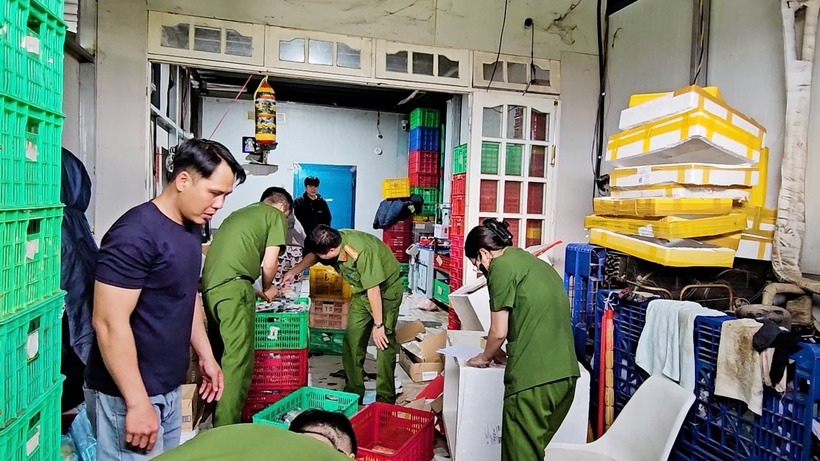 Công an Lâm Đồng phát động cao điểm kiểm tra, xử lý vi phạm về buôn bán hàng cấm, hàng giả, hàng nhập lậu và gian lận thương mại. Ảnh: Báo Lâm Đồng.