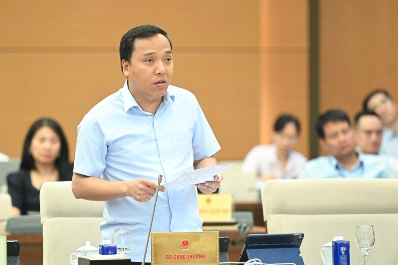 Thứ trưởng Bộ Công Thương Nguyễn Hoàng Long. (Ảnh: Media Quốc hội)
