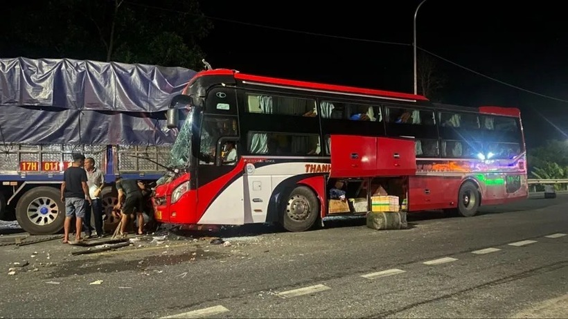 Vụ tai nạn khiến 28 người nhập viện cấp cứu. Trong đó, 23 người bị thương nhẹ, 4 người bị gãy chân (có 1 người gãy 2 chân với tình trạng phức tạp), 1 người tử vong.
