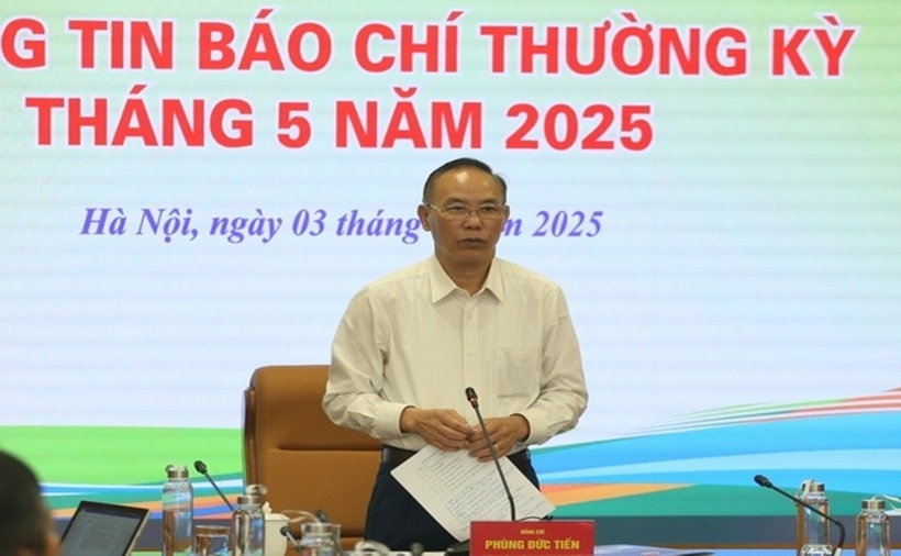 Thứ trưởng Phùng Đức Tiến ký văn bản đề nghị Bộ Công an điều tra Công ty C.P bị "tố" bán thịt bẩn. (Ảnh: Thanh niên)