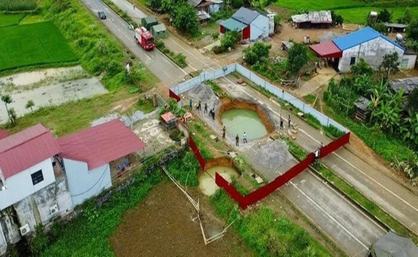 Toàn cảnh hố "tử thần". (Ảnh: VTC News)