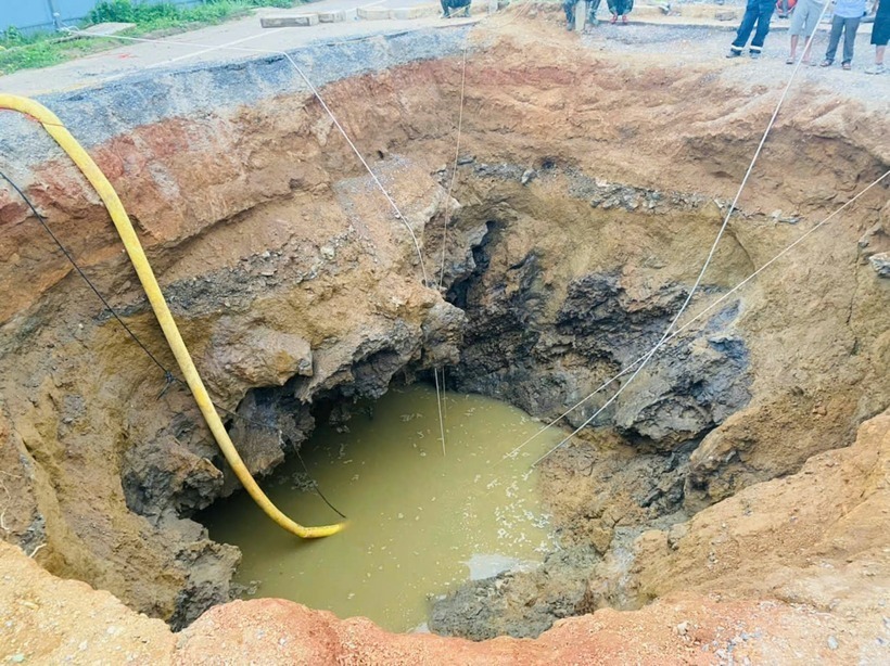 Bên trong "hố tử thần" ở Bắc Kạn vẫn còn nhiều bí ẩn. Ảnh: Người lao động