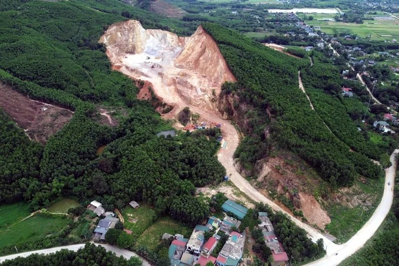 Báo Dân Trí thông tin, theo giấy phép, Công ty ALMA được khai thác đất làm vật liệu san lấp và đá ong phong hóa không chứa kim loại tự sinh hoặc khoáng vật kim loại tại xã Tượng Sơn.