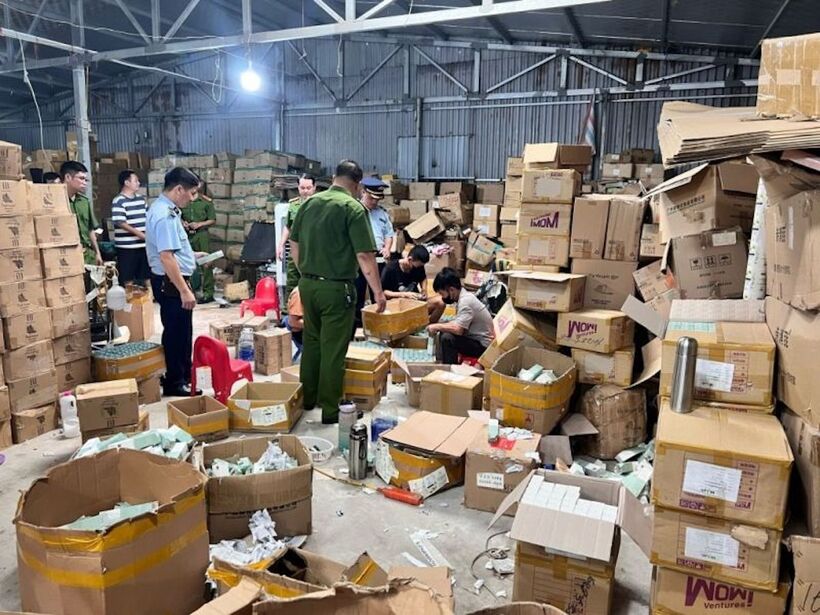 Lực lượng chức năng Hà Nội kiểm tra hàng hoá vi phạm